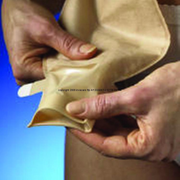 Assura® Convex Light Extra-Extended Wear EasiClose™ WIDE Outlet One-Piece Pouch With Belt Tabs